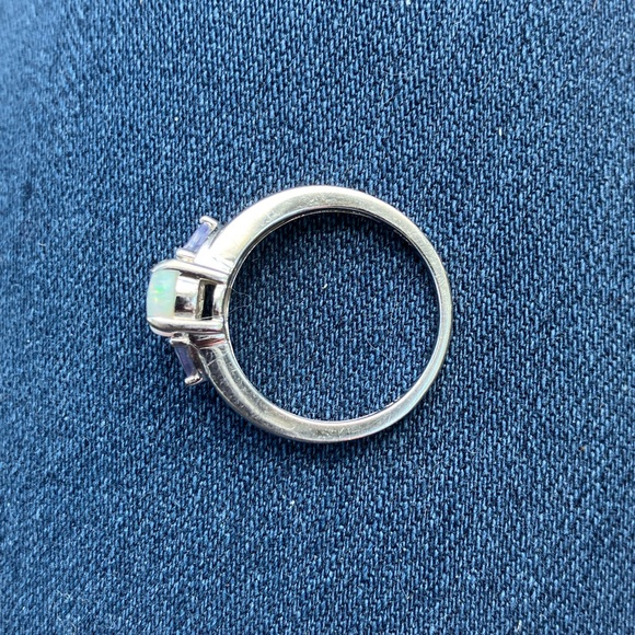 10kt white Gold Opal Amethyst Diamond Ring. - Picture 8 of 13